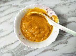 蒸熟的南瓜捣成泥