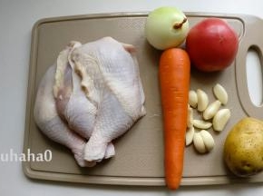 准备材料，蔬菜洗净，鸡腿洗净用厨房纸吸干水分