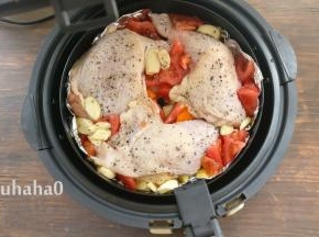 炸蓝放入预热结束的炸锅中