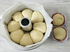 发酵完成后取出，180度预热烤箱5分钟