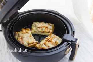 到时间后，取出炸蓝，土司趁热食用