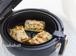 到时间后，取出炸蓝，土司趁热食用