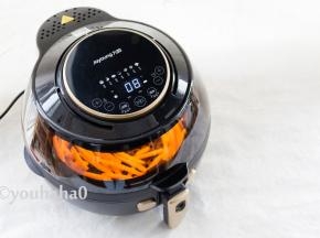 合上盖子，炸锅自动运行，炸薯条功能可以自动翻拌