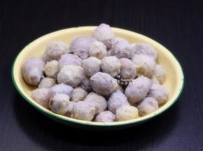 煮熟的小芋仔，去皮；