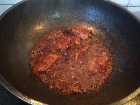 最后大火收汁，撒上蒜叶即可