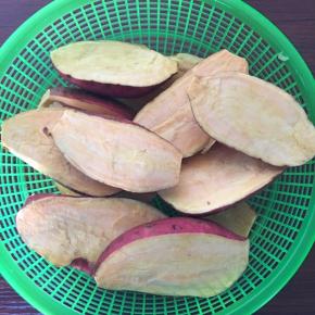 红薯洗净，对半切开