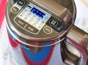 选择醇香豆浆功能，机器自动工作半小时。