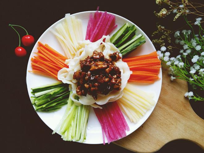 五色蔬菜炸酱面