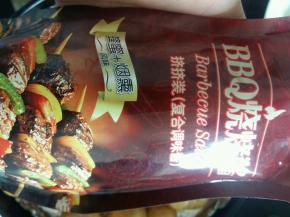 我用的烧烤酱是蜂蜜➕烟熏口味的，有点甜甜的，很好吃。