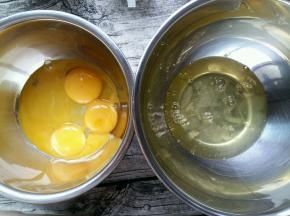 蛋清蛋黄分离。