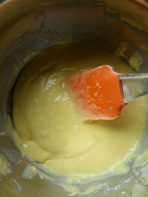 用切拌的手法搅拌均匀。