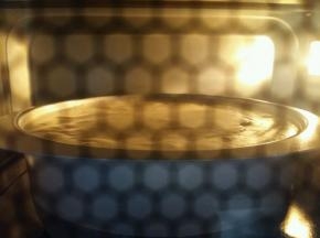 烤箱150度预热，放进去后150度烤40分钟，然后130度烤50分钟。我选择的是低温慢烤，时间久。