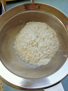 筛入低粉，可以少量多次筛入，我是一次性筛入的，量也是估计着来的。