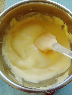 搅拌至无面粉颗粒。