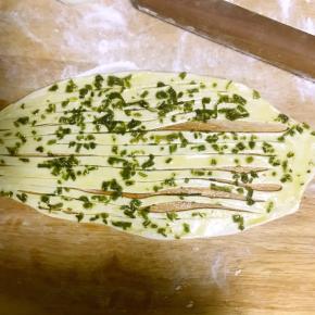 用刀割小条，尽量细一点