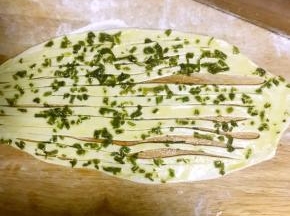 用刀割小条，尽量细一点