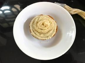 挤在放凉的挞上就可以了。