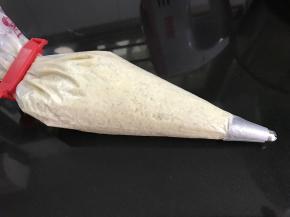 放入裱花袋中。