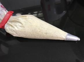 放入裱花袋中。