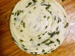 用手轻压成饼，稍稍厚一点，层次更分明
