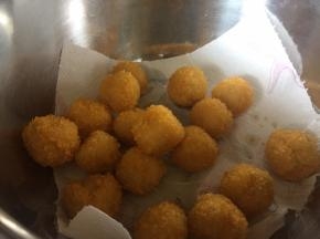 可以用厨房纸巾；