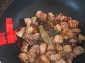 加入老抽上色。