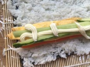 挤上番茄酱