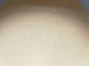 用橡皮刮刀轻轻搅拌均匀