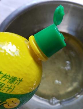 然后处理蛋白，加几滴柠檬汁