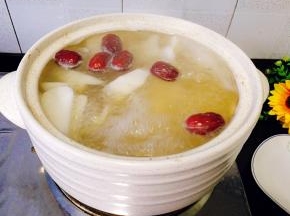煮开后转小火煲30分钟左右
