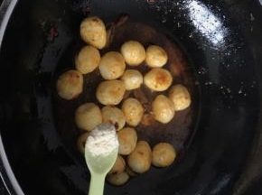 加1g盐，再加半勺鸡粉调味