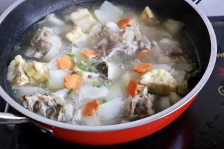 放入提前准备的胡萝卜花