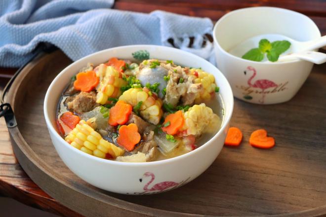 筒子骨玉米冬瓜汤