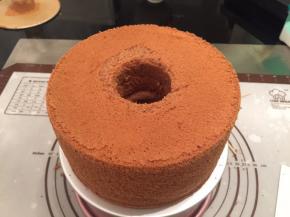 借助脱模刀脱模