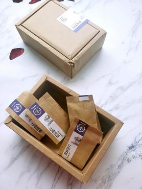 　一味家的杂粮粥就很不错，独立的小包装，一包54克一个人喝一次一包，很方便，这次选的是江南清糯和山岚谷香系列，呵呵主要是喜欢这个名字而选这个组合的。