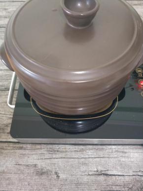 大火转中火慢慢熬煮