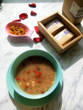 一点小菜，一个花卷，一碗粥美好一天开始了。