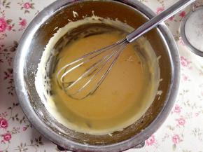 5．	面糊搅拌至无颗粒状，就是搅拌好了，