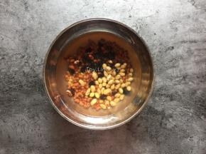 先将豆类浸泡4小时以上