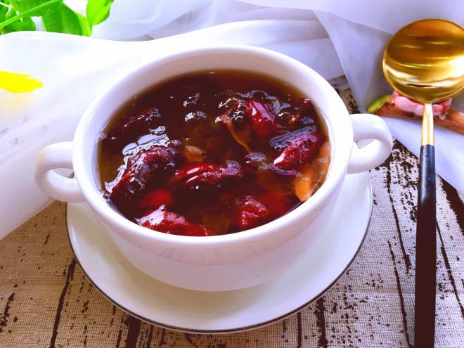 养生系列 桂圆红枣银耳汤 