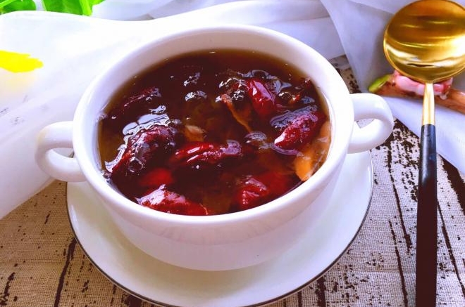 养生系列 桂圆红枣银耳汤 