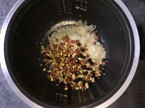 加入浸泡好的豆类