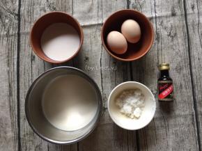 准备所需食材:
鸡蛋2个、纯牛奶50g、淡奶油100g、细砂糖20g、香草精2滴（可不用）