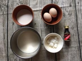 准备所需食材:
鸡蛋2个、纯牛奶50g、淡奶油100g、细砂糖20g、香草精2滴（可不用）