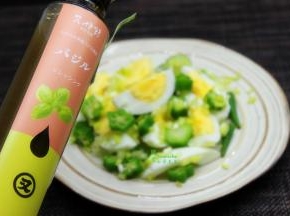 加上清香罗勒风味的调味汁拌均即可。