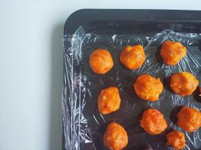 辣肉松蛋黄馅料是25克，比例是1：1