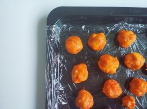 辣肉松蛋黄馅料是25克，比例是1：1