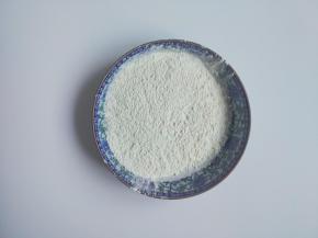 备好炒熟的糯米粉或者买熟糕粉，可以开工了