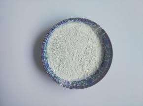 备好炒熟的糯米粉或者买熟糕粉，可以开工了