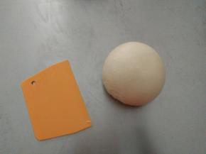 把油皮面团揉成光滑面团